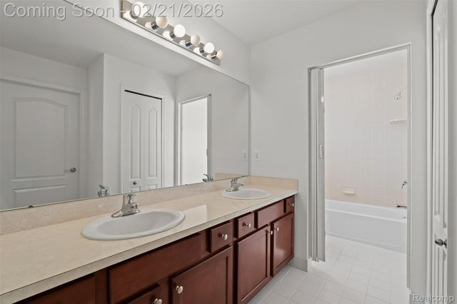 49681 S Glacier, Northville Township, MI 48168