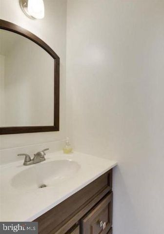 5732 LOFTHILL CT, Alexandria, VA 22303