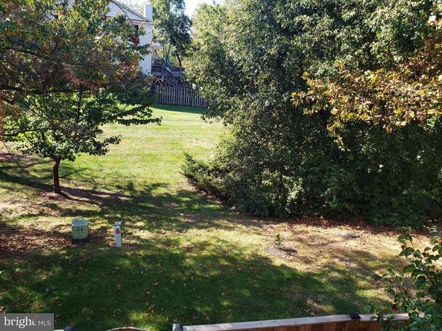 5732 LOFTHILL CT, Alexandria, VA 22303