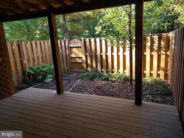 5732 LOFTHILL CT, Alexandria, VA 22303