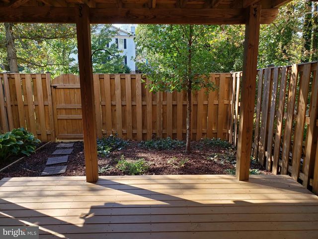 5732 LOFTHILL CT, Alexandria, VA 22303