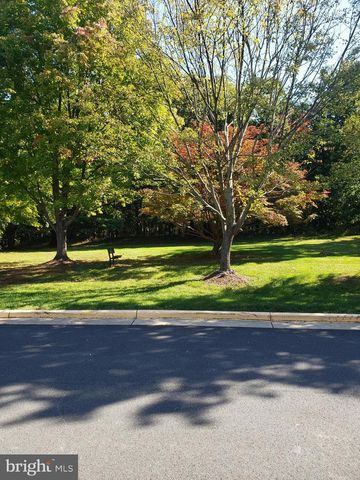 5732 LOFTHILL CT, Alexandria, VA 22303