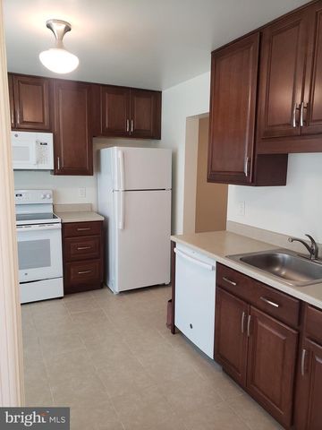 5732 LOFTHILL CT, Alexandria, VA 22303