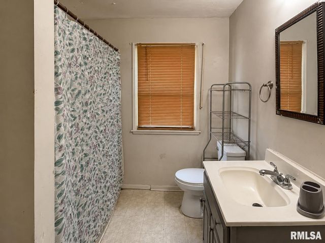 1011 E TRIPP Avenue, Peoria, IL 61603