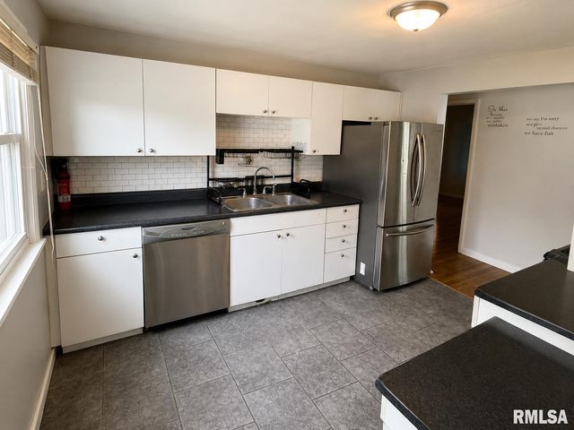 1011 E TRIPP Avenue, Peoria, IL 61603