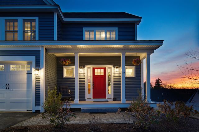 12 Summit Circle, Newmarket, NH 03857