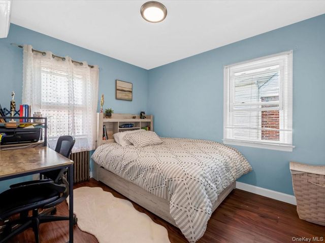 35 79th Avenue, New Hyde Park, NY 11040
