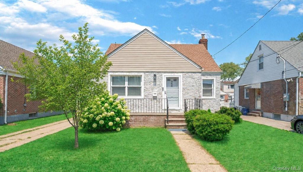 35 79th Avenue, New Hyde Park, NY 11040 — exterior