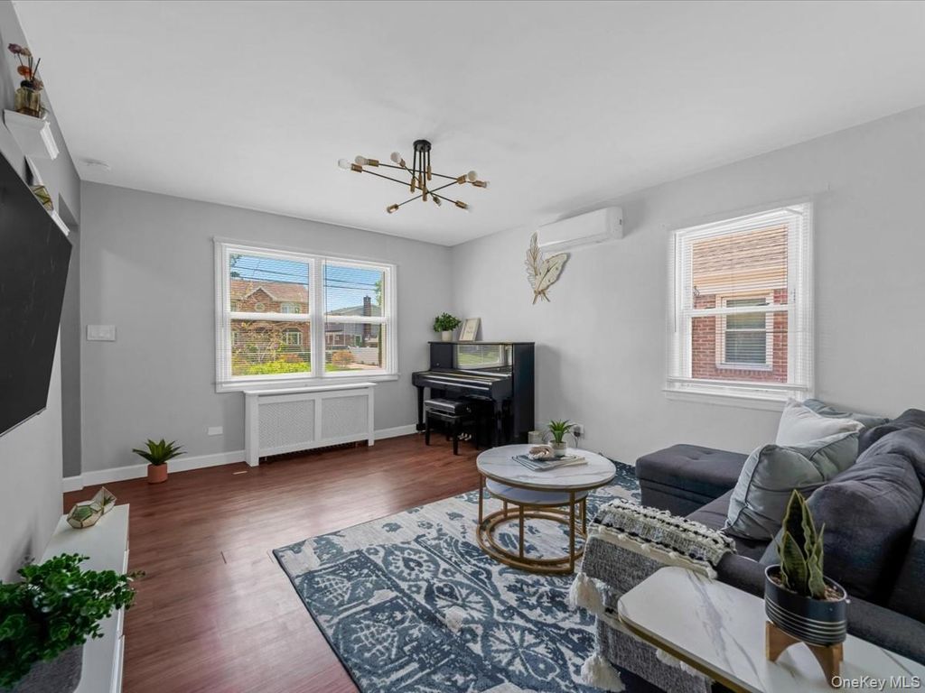 35 79th Avenue, New Hyde Park, NY 11040 — photo 3