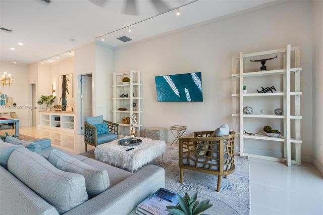 2112 NE 17th Ave, Wilton Manors, FL 33305