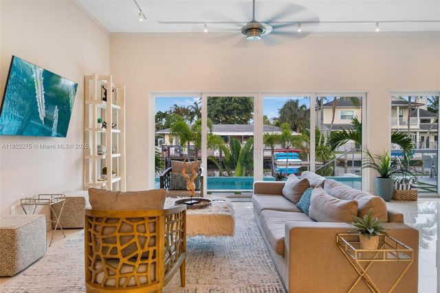 2112 NE 17th Ave, Wilton Manors, FL 33305