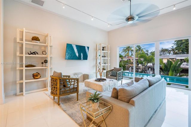 2112 NE 17th Ave, Wilton Manors, FL 33305