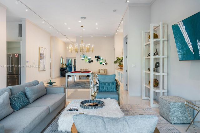 2112 NE 17th Ave, Wilton Manors, FL 33305