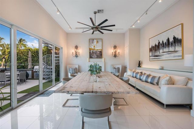 2112 NE 17th Ave, Wilton Manors, FL 33305