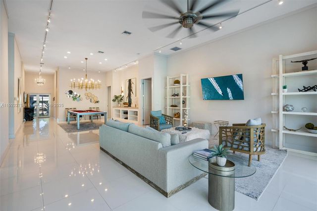 2112 NE 17th Ave, Wilton Manors, FL 33305