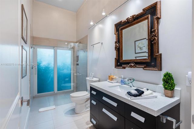 2112 NE 17th Ave, Wilton Manors, FL 33305