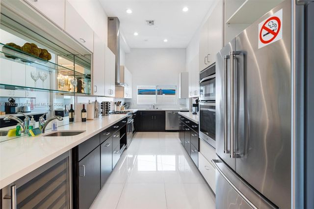 2112 NE 17th Ave, Wilton Manors, FL 33305