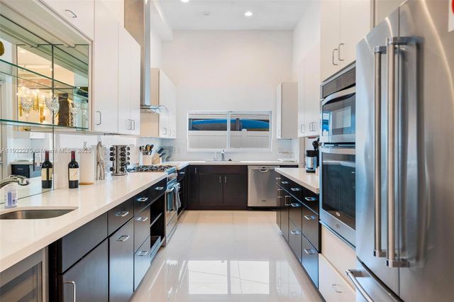 2112 NE 17th Ave, Wilton Manors, FL 33305