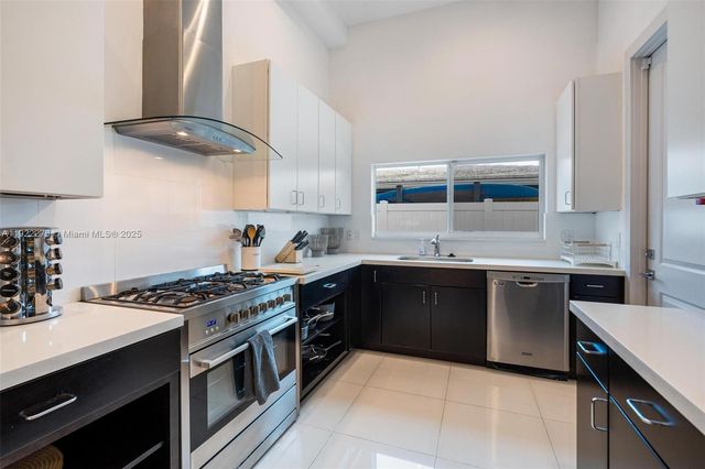 2112 NE 17th Ave, Wilton Manors, FL 33305