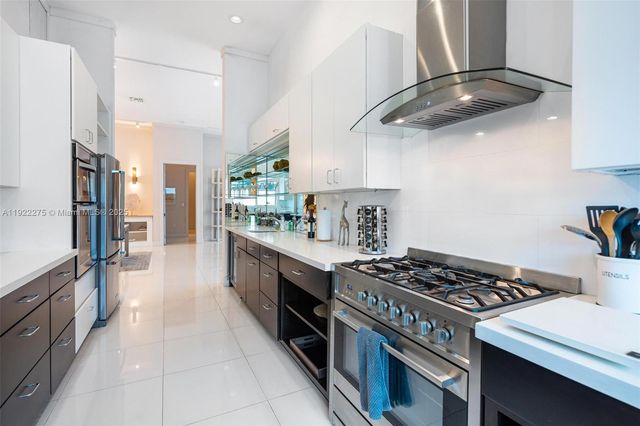 2112 NE 17th Ave, Wilton Manors, FL 33305