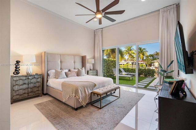 2112 NE 17th Ave, Wilton Manors, FL 33305