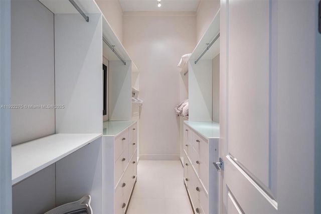 2112 NE 17th Ave, Wilton Manors, FL 33305