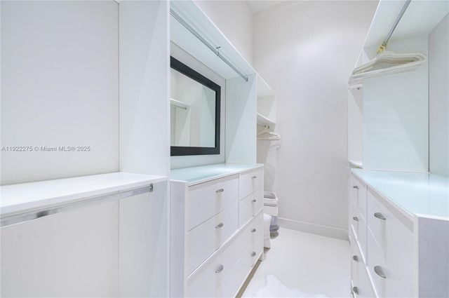 2112 NE 17th Ave, Wilton Manors, FL 33305