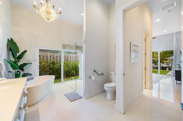 2112 NE 17th Ave, Wilton Manors, FL 33305