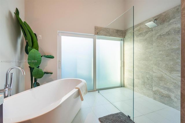 2112 NE 17th Ave, Wilton Manors, FL 33305