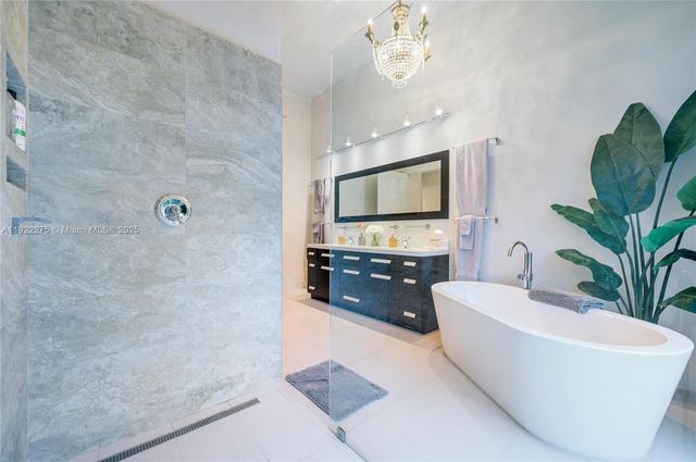 2112 NE 17th Ave, Wilton Manors, FL 33305