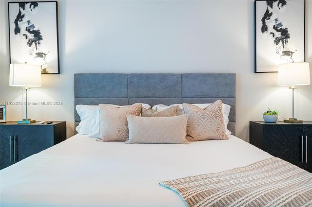 2112 NE 17th Ave, Wilton Manors, FL 33305