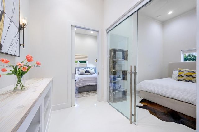 2112 NE 17th Ave, Wilton Manors, FL 33305