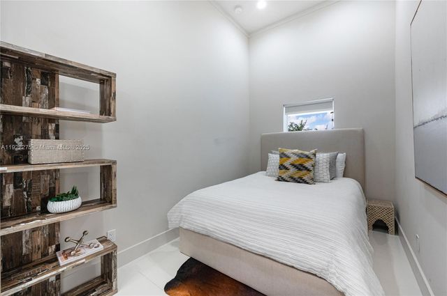 2112 NE 17th Ave, Wilton Manors, FL 33305