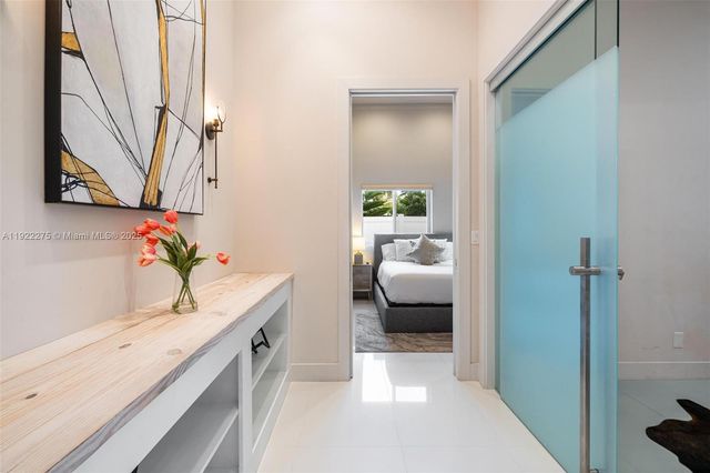 2112 NE 17th Ave, Wilton Manors, FL 33305