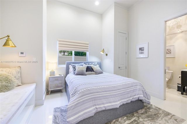 2112 NE 17th Ave, Wilton Manors, FL 33305