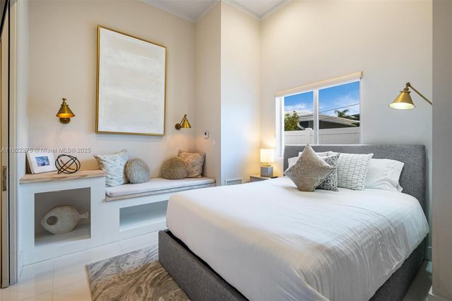 2112 NE 17th Ave, Wilton Manors, FL 33305