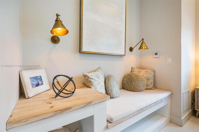 2112 NE 17th Ave, Wilton Manors, FL 33305