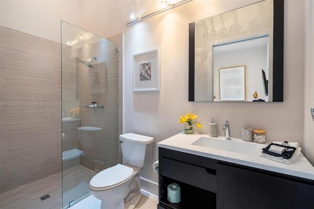 2112 NE 17th Ave, Wilton Manors, FL 33305