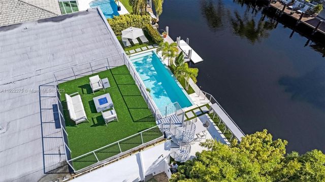 2112 NE 17th Ave, Wilton Manors, FL 33305