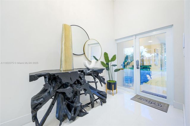 2112 NE 17th Ave, Wilton Manors, FL 33305