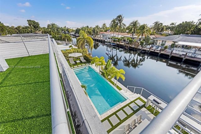 2112 NE 17th Ave, Wilton Manors, FL 33305