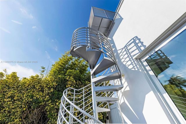 2112 NE 17th Ave, Wilton Manors, FL 33305