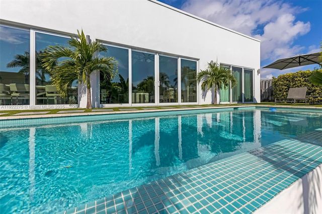 2112 NE 17th Ave, Wilton Manors, FL 33305