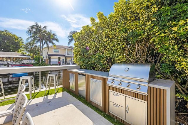 2112 NE 17th Ave, Wilton Manors, FL 33305