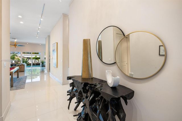 2112 NE 17th Ave, Wilton Manors, FL 33305