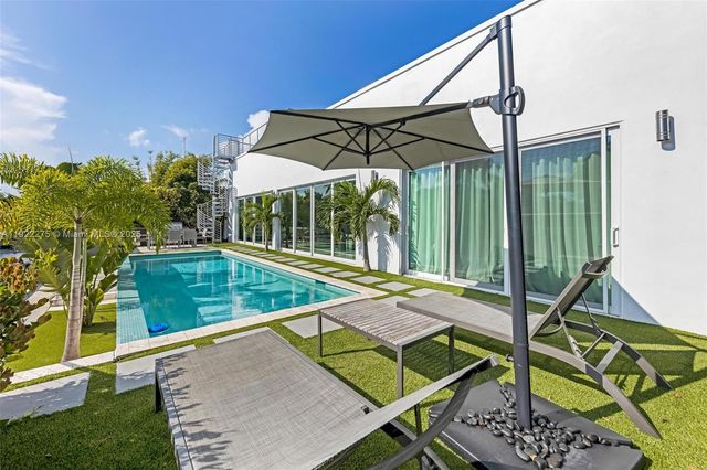 2112 NE 17th Ave, Wilton Manors, FL 33305