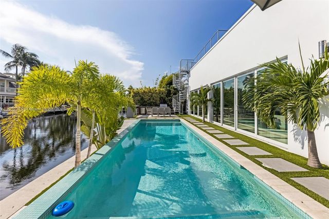 2112 NE 17th Ave, Wilton Manors, FL 33305