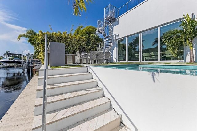 2112 NE 17th Ave, Wilton Manors, FL 33305