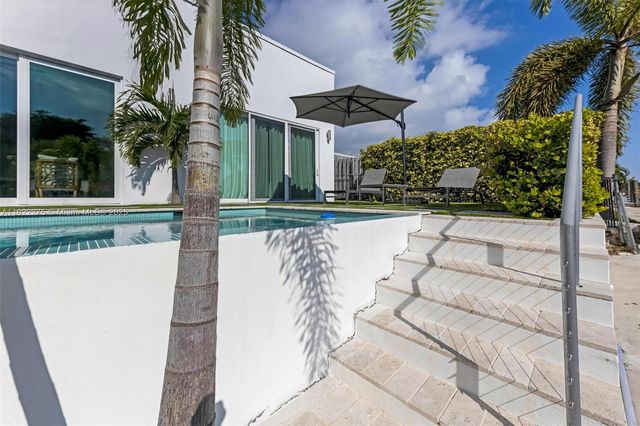 2112 NE 17th Ave, Wilton Manors, FL 33305