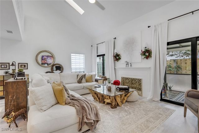 871 Meadowland DR F, Naples, FL 34108